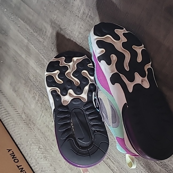 Nike Air 270 React Sneakers Kids Size 13c - Picture 5 of 8